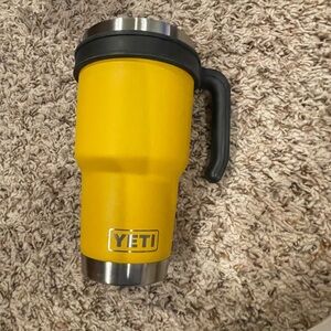 Yeti RAMBLER®
30 OZ TUMBLER